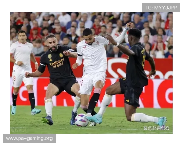 裁判判罚再起风波转会费引发激烈争议经典一幕再度上演